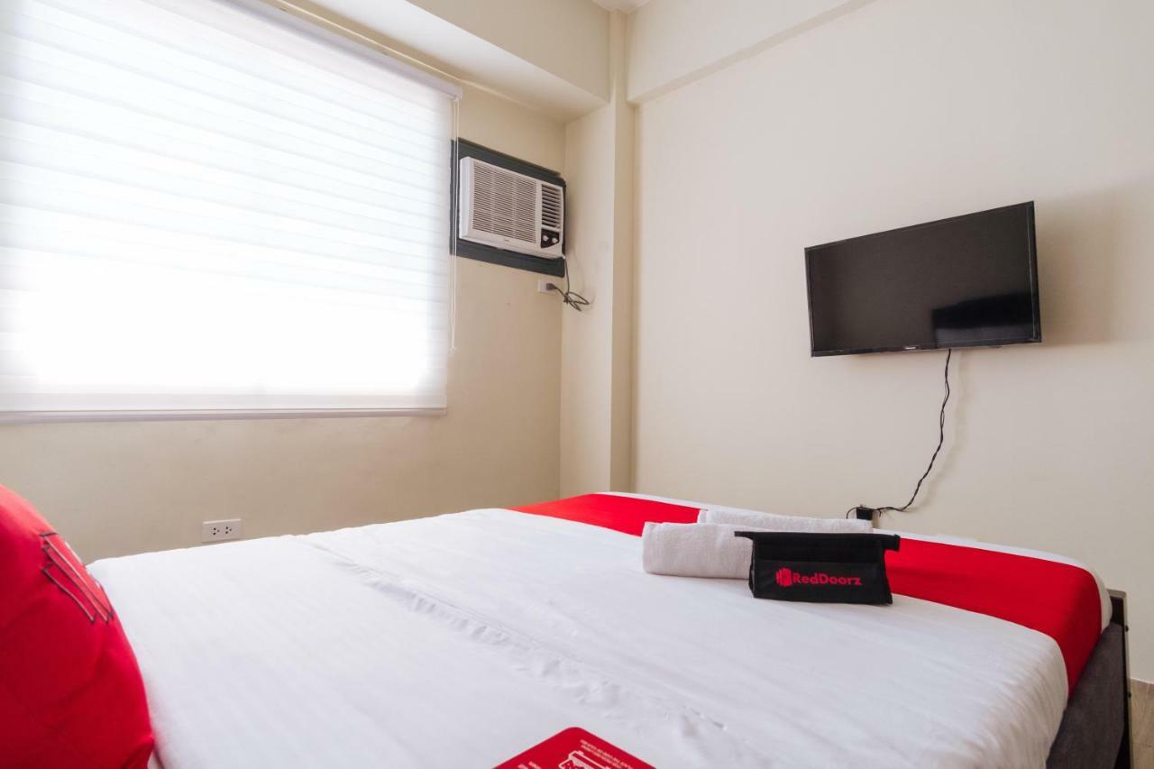 Reddoorz Premium @ Vista Heights Legarda Hotel Manila Bagian luar foto