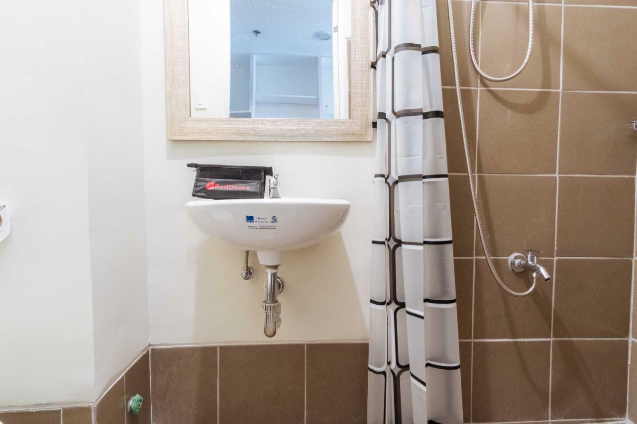 Reddoorz Premium @ Vista Heights Legarda Hotel Manila Bagian luar foto
