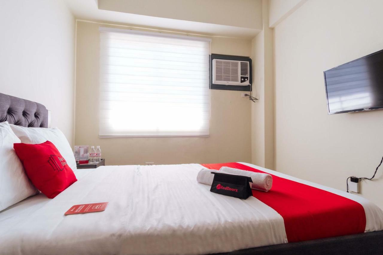 Reddoorz Premium @ Vista Heights Legarda Hotel Manila Bagian luar foto